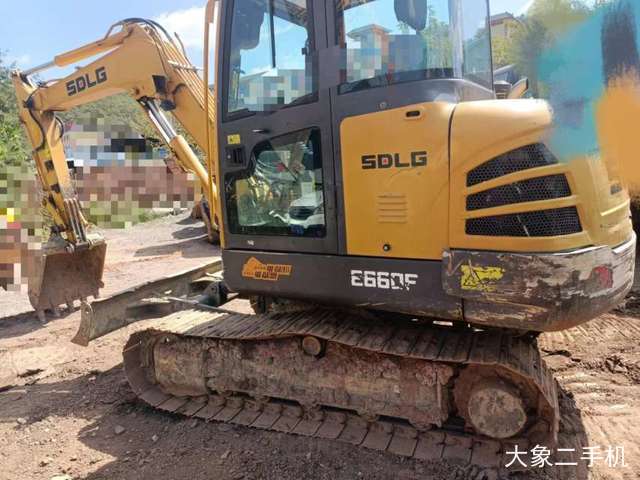 山东临工 E660F 挖掘机