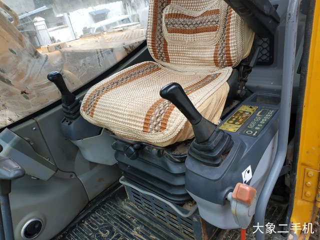 徐工 XE150D 挖掘机