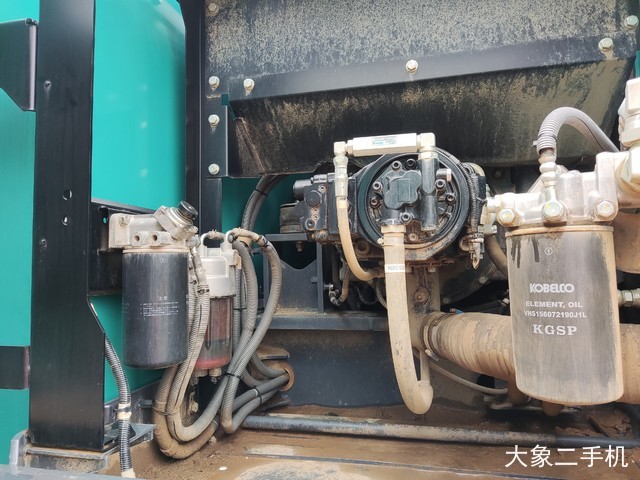 神钢 PC240LC-8 挖掘机