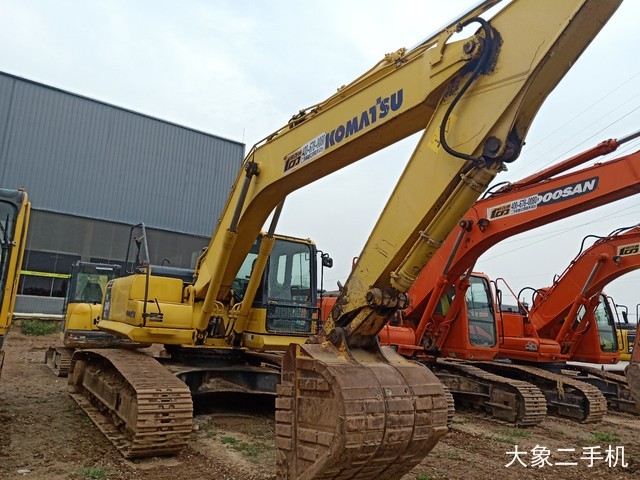 小松 PC240LC-8 挖掘机