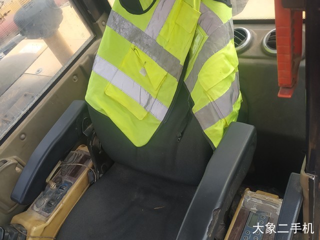 雷沃重工 FR65V8 挖掘机