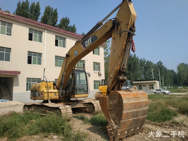卡特彼勒 323DL 挖掘机