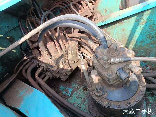 神钢 SK260 挖掘机
