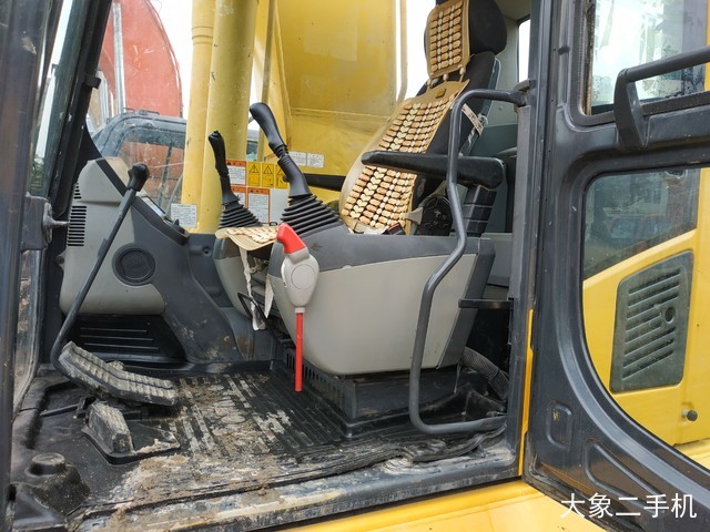 小松 PC240LC-8M0 挖掘机