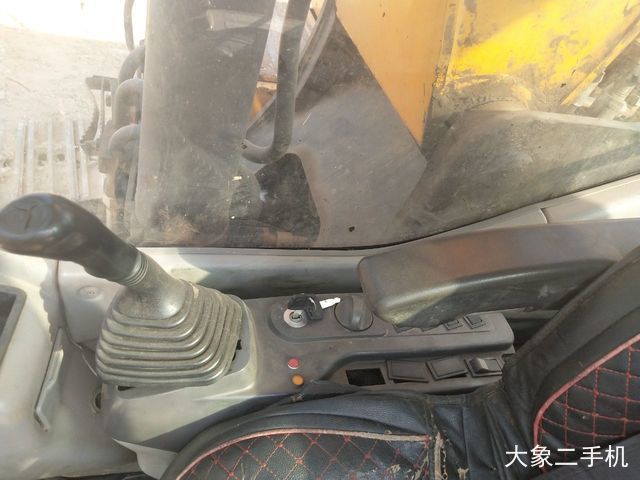 三一重工 SY215C-8 挖掘机