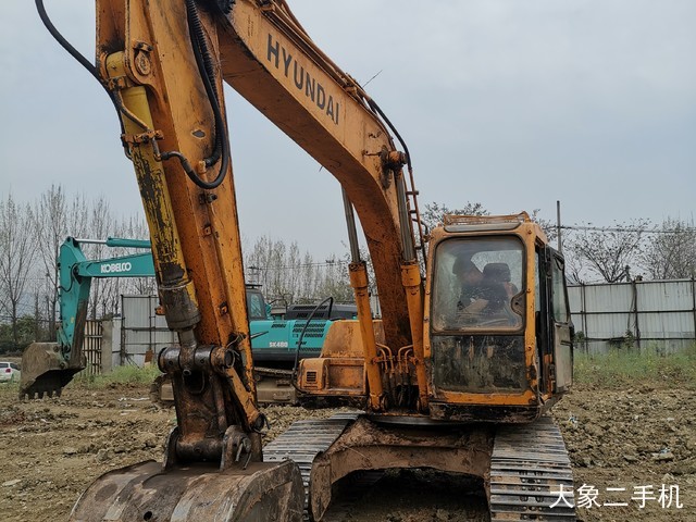 现代 R130W-5 挖掘机