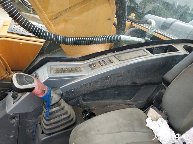 现代 R265LC-9 挖掘机