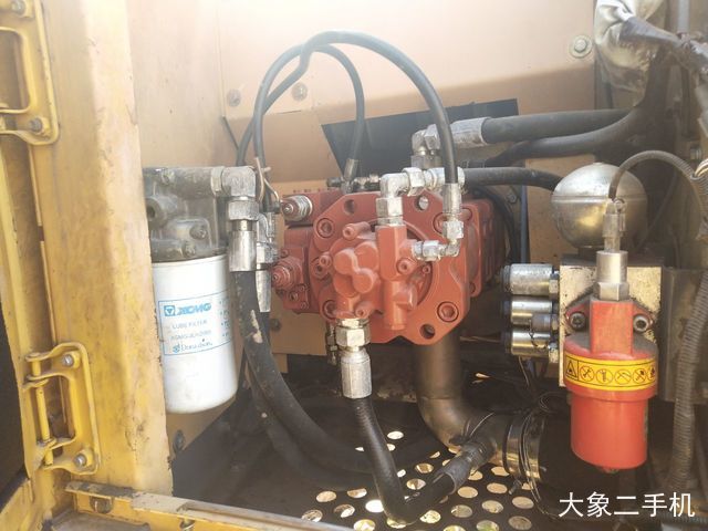 徐工 XE135B 挖掘机