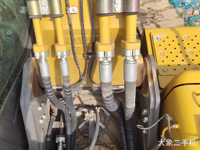 雷沃重工 FR220E 挖掘机