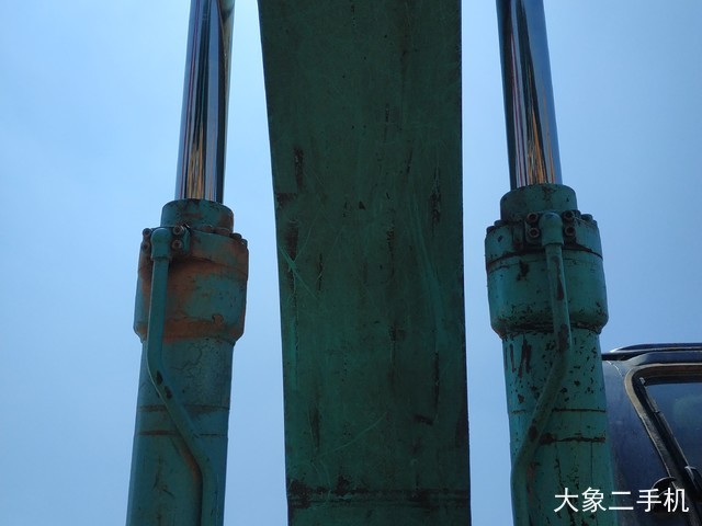 神钢 SK210LC-8 挖掘机