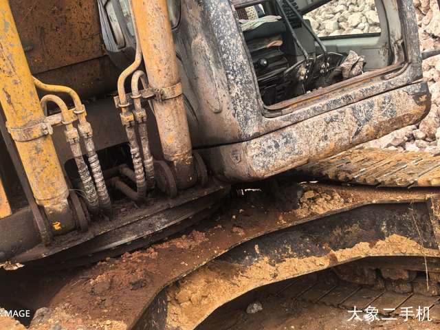 现代 R225LC-7 挖掘机