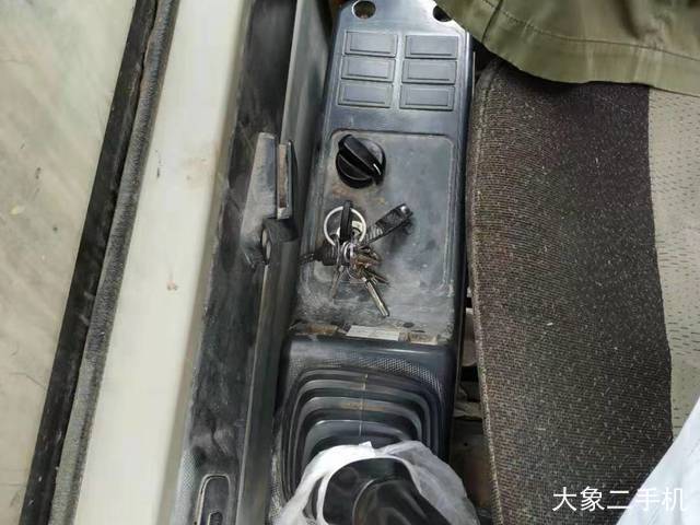 现代 R215-7 挖掘机