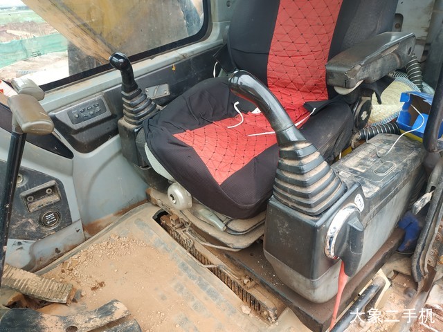 现代 R225LC-7 挖掘机