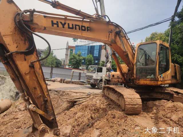 现代 R225-7 挖掘机