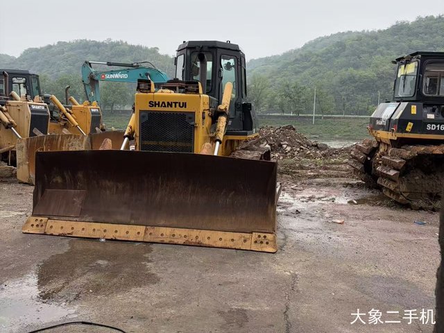 山推 SD16标准型 推土机