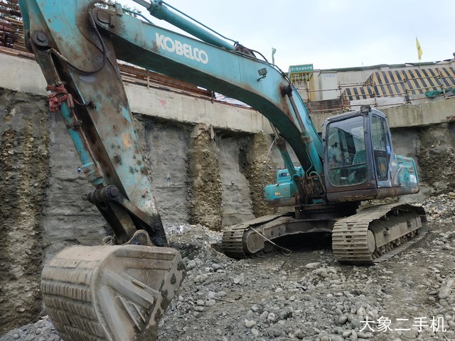 神钢 SK260LC-8 挖掘机