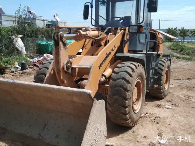 龙工 LG833B 装载机