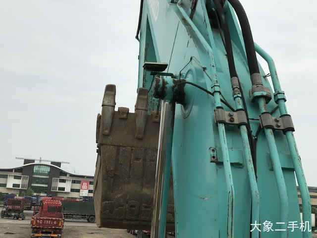 神钢 SK210LC-8 挖掘机