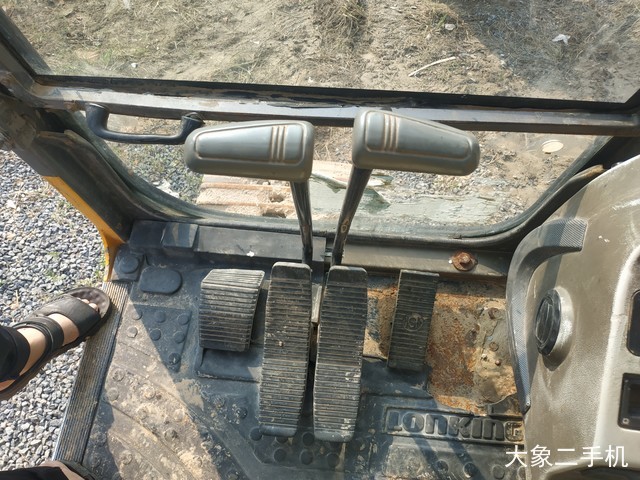 龙工 LG6215 挖掘机