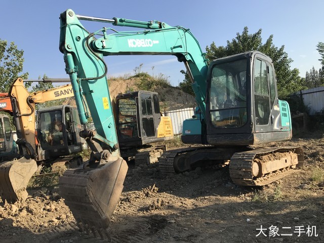 神钢 SK75-8 挖掘机