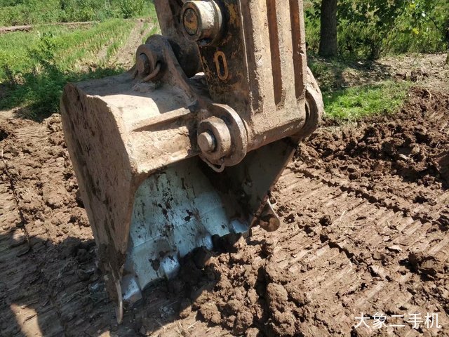 山东临工 LG6135E 挖掘机