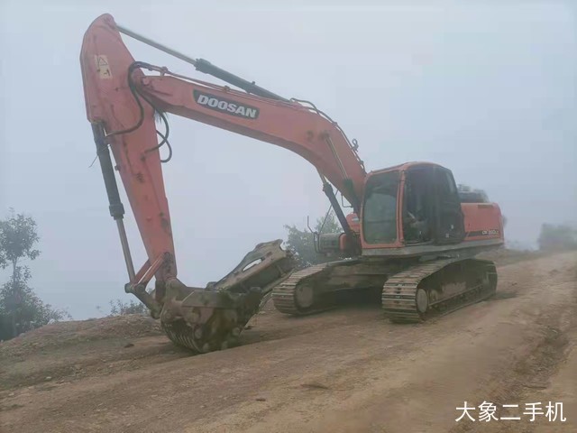 斗山 DX260LC 挖掘机