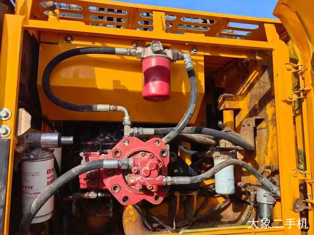 龙工 LG6225E 挖掘机