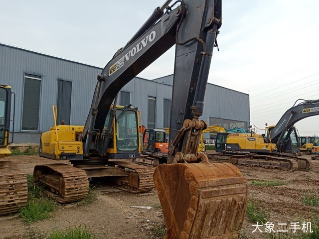 沃尔沃 EC210B 挖掘机