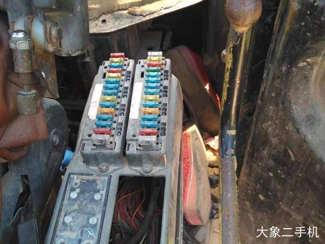 卡特彼勒 320B 挖掘机