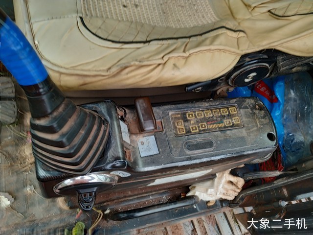 现代 R225LC-7 挖掘机