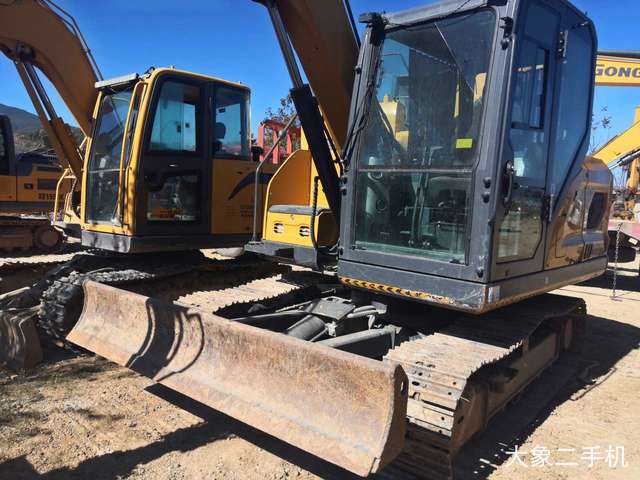 徐工 XE75G 挖掘机
