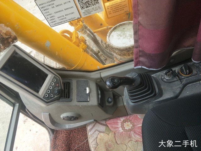 龙工 LG6225E 挖掘机