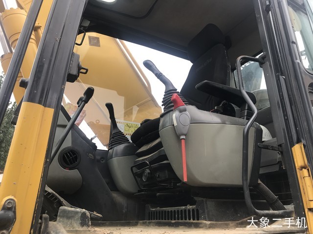 小松 PC220-8M0 挖掘机