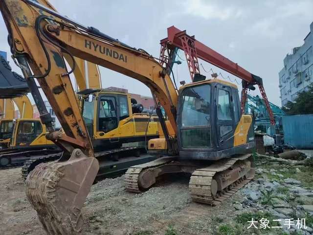 现代 R110-7 挖掘机