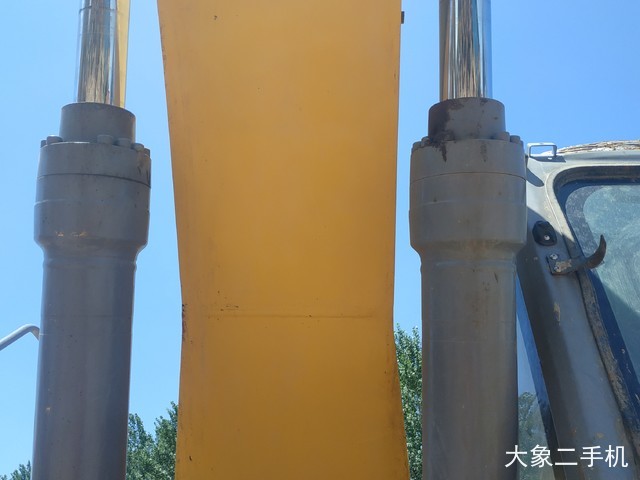 徐工 XE215C 挖掘机