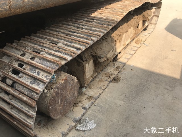 徐工 XE215C 挖掘机