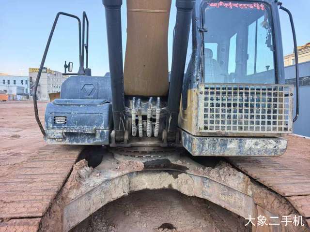 徐工 XE270DK 挖掘机