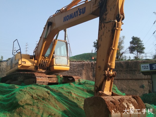 小松 PC220-8M0 挖掘机