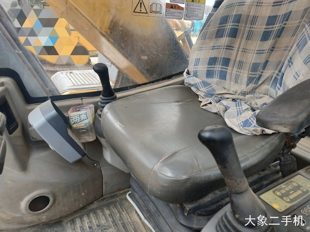 徐工 XE260C 挖掘机