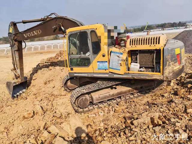 沃尔沃 EC200B 挖掘机