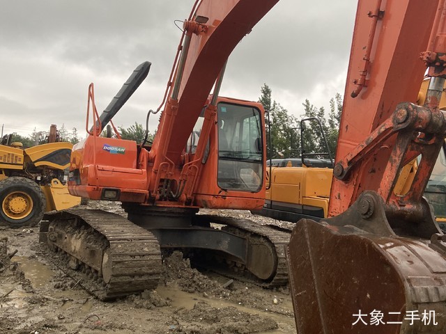 斗山 DH220 挖掘机