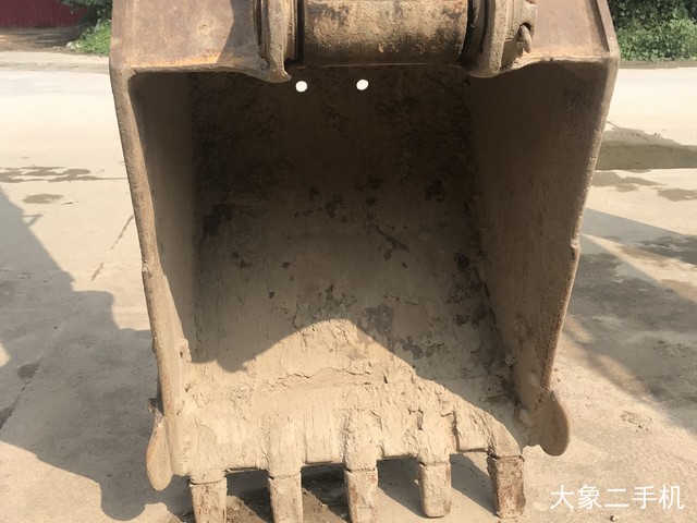 徐工 XE215C 挖掘机