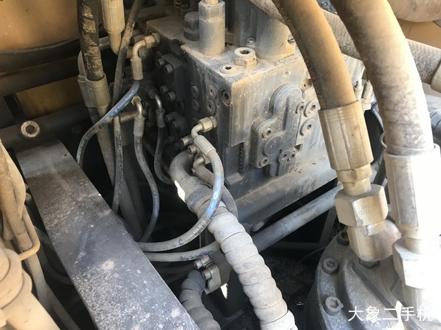 徐工 XE215C 挖掘机