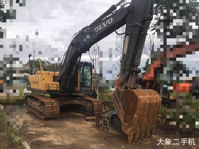 沃尔沃 EC210BLC 挖掘机