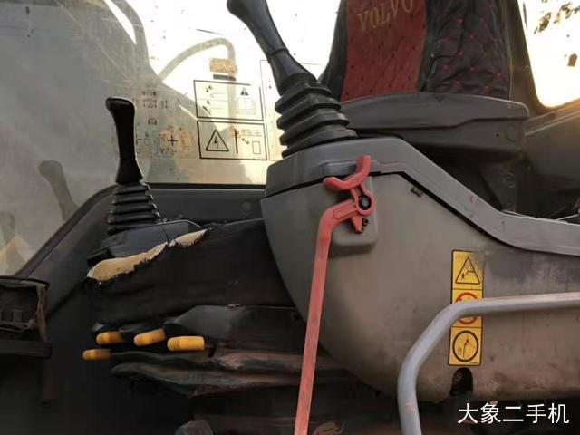 沃尔沃 EC210BLC 挖掘机