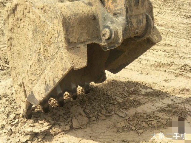 三一重工 SY215C-9 挖掘机