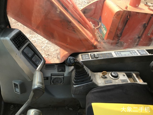 斗山 DX75 挖掘机