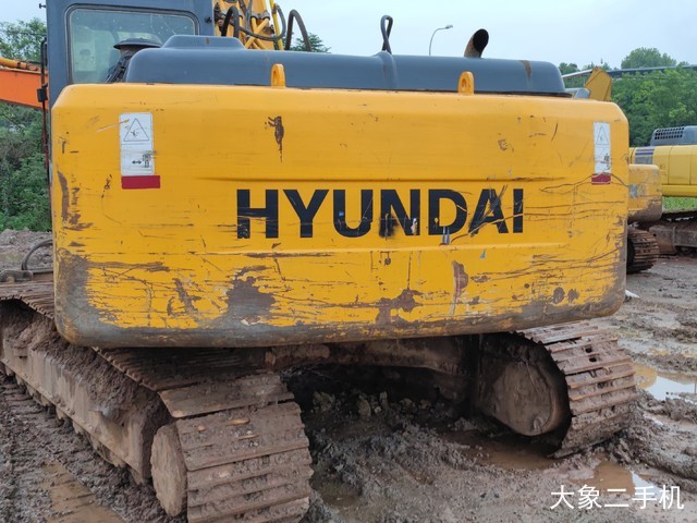 现代 R225-7 挖掘机