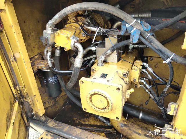 卡特彼勒 374DL 挖掘机