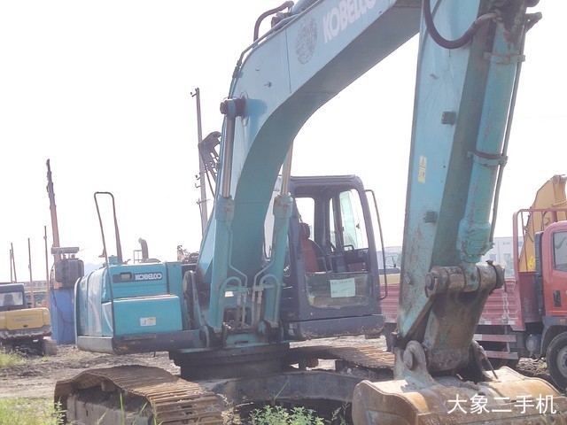 神钢 SK260LC-8 挖掘机